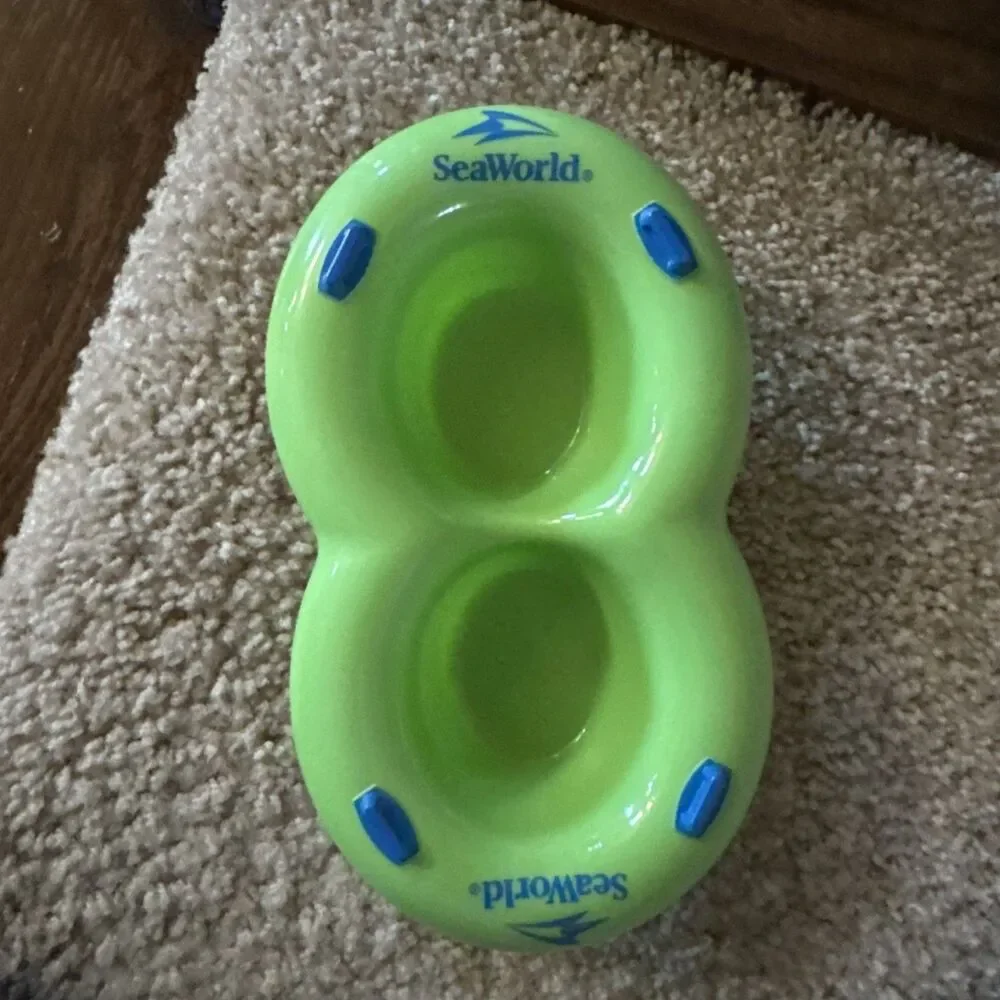 Sea World Aquatica Bowl Water Raft Float Inner Tube Dipping Snack Collectible